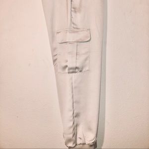 Satin Cargo Jogger | Banana Republic | Cream | M (8-10) |New with tag (no price)